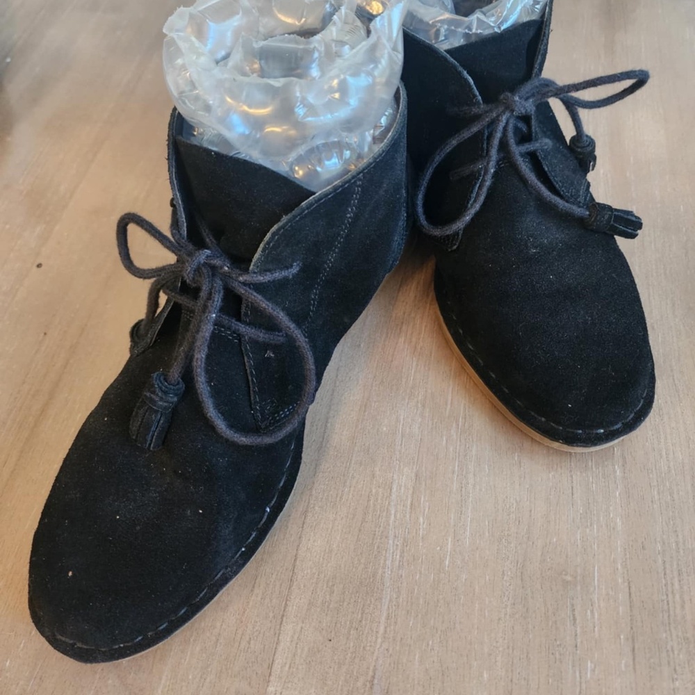 Tommy Bahama Women's Lace-Up Black Chukka Boots